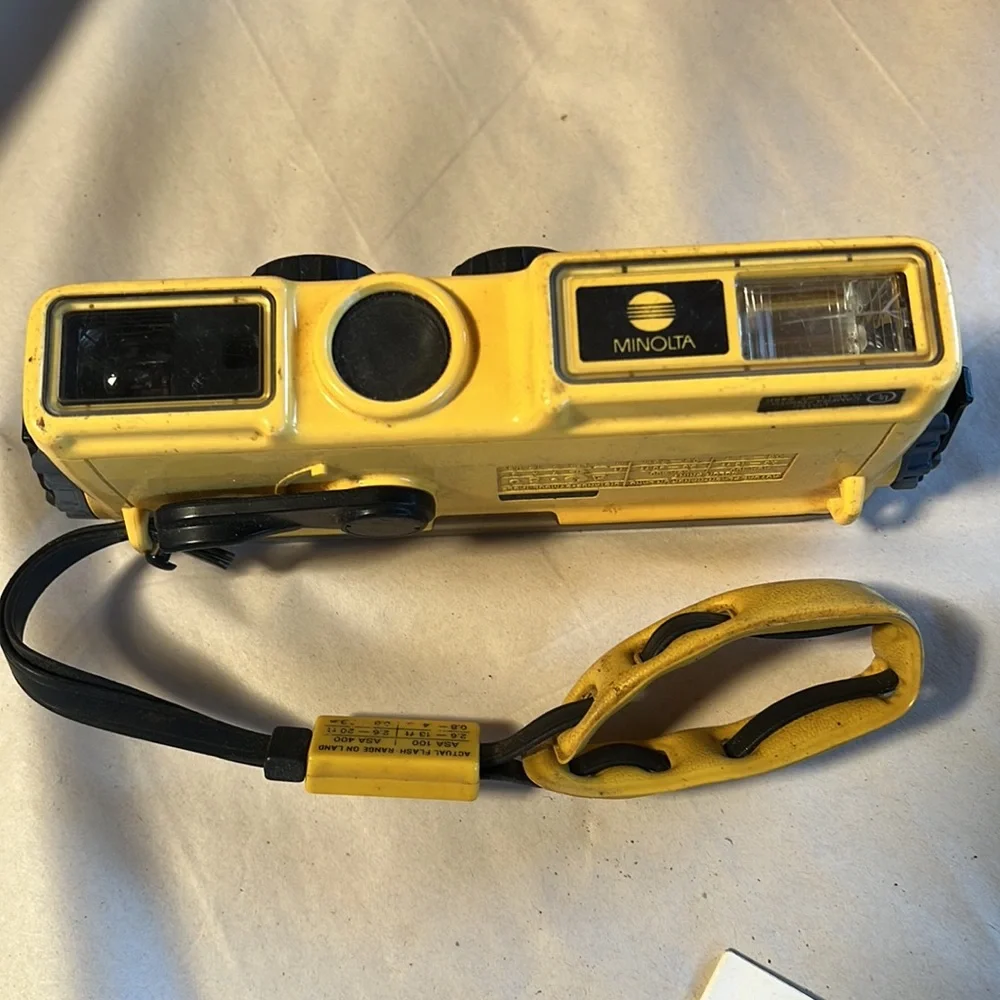 VTG Minolta Weathermatic A 110 Waterproof Underwater Diving Camera & Strap